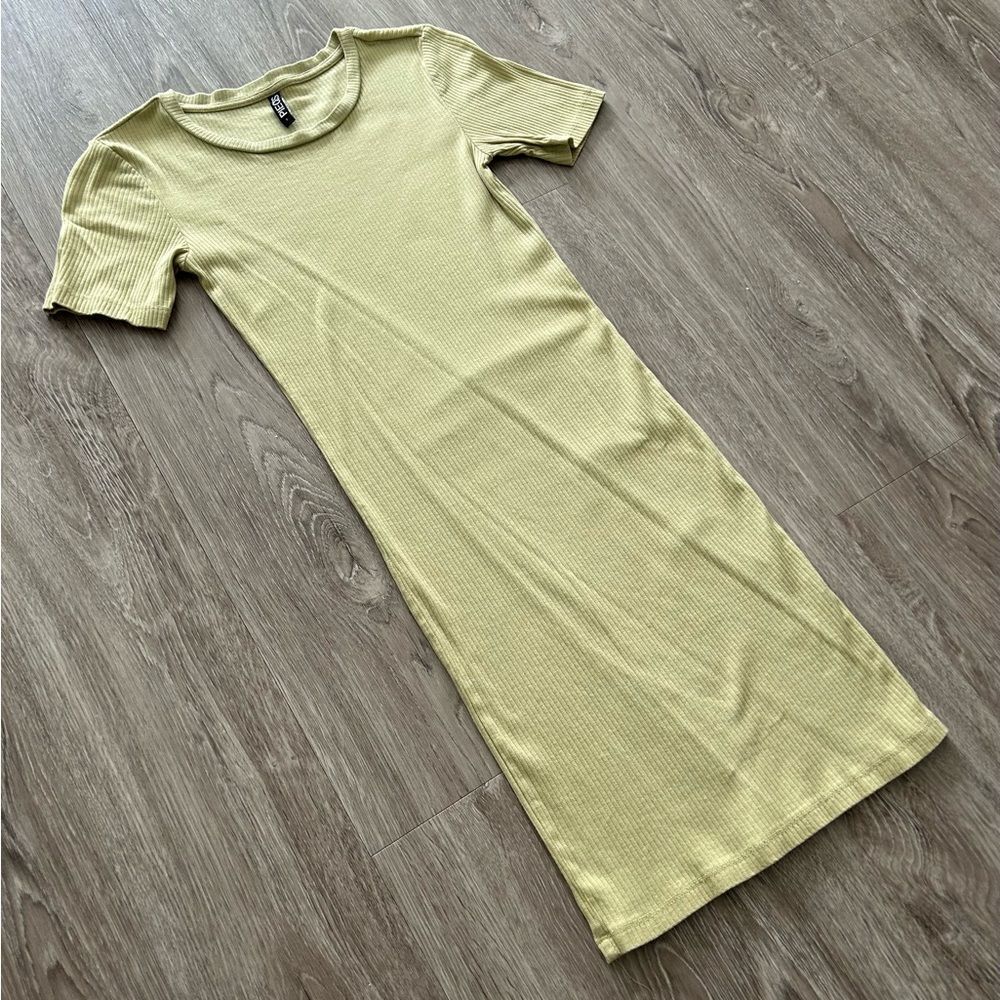 Light Green Ribbed Short Sleeve Dress - Picture 2 of 5